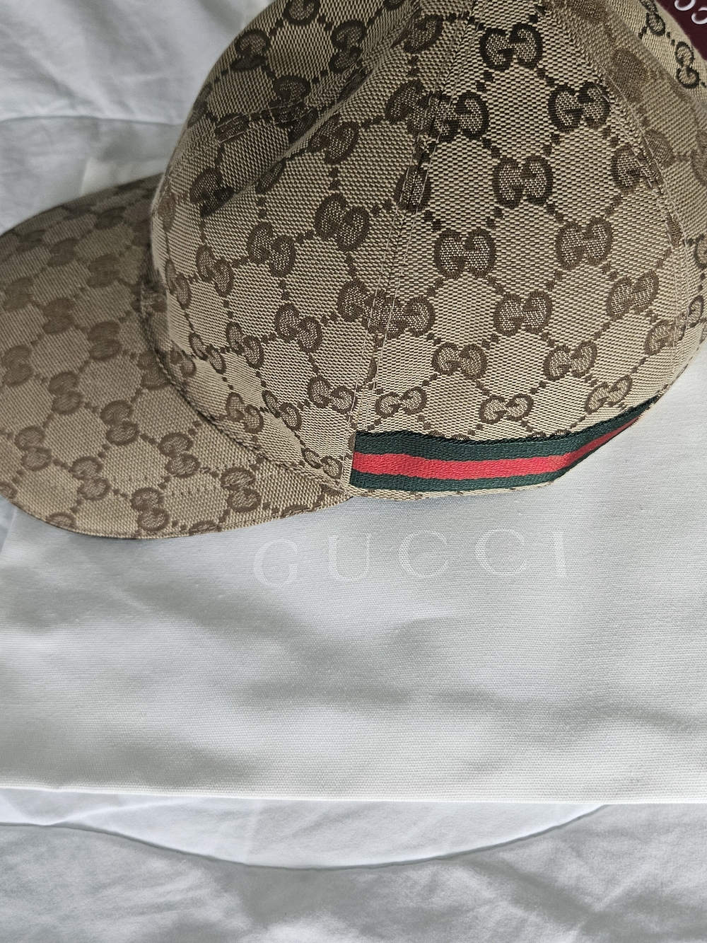 Gucci Beige GG Supreme Canvas Baseball Cap with Web Stripe
